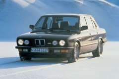 BMW-M5-1984-1280-01