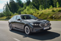 P90524305_highRes_the-new-bmw-530e-sop