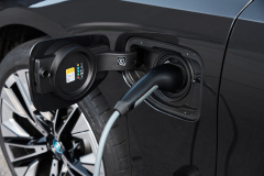 P90524326_highRes_the-new-bmw-530e-sop