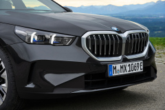 P90524328_highRes_the-new-bmw-530e-sop