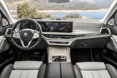 BMW-X7-facelifting-kabina-3