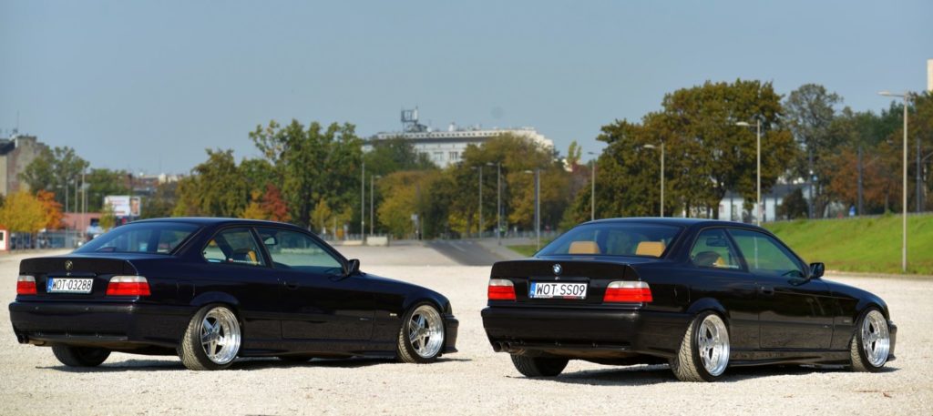 Dwa bliźniacze BMW E36. Prawie jak z filmu „Psy”! Trends