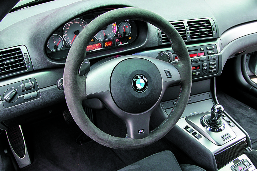 Zdjęcie przedstawiające kierownice i wnętrze BMW E46 M3 CSL