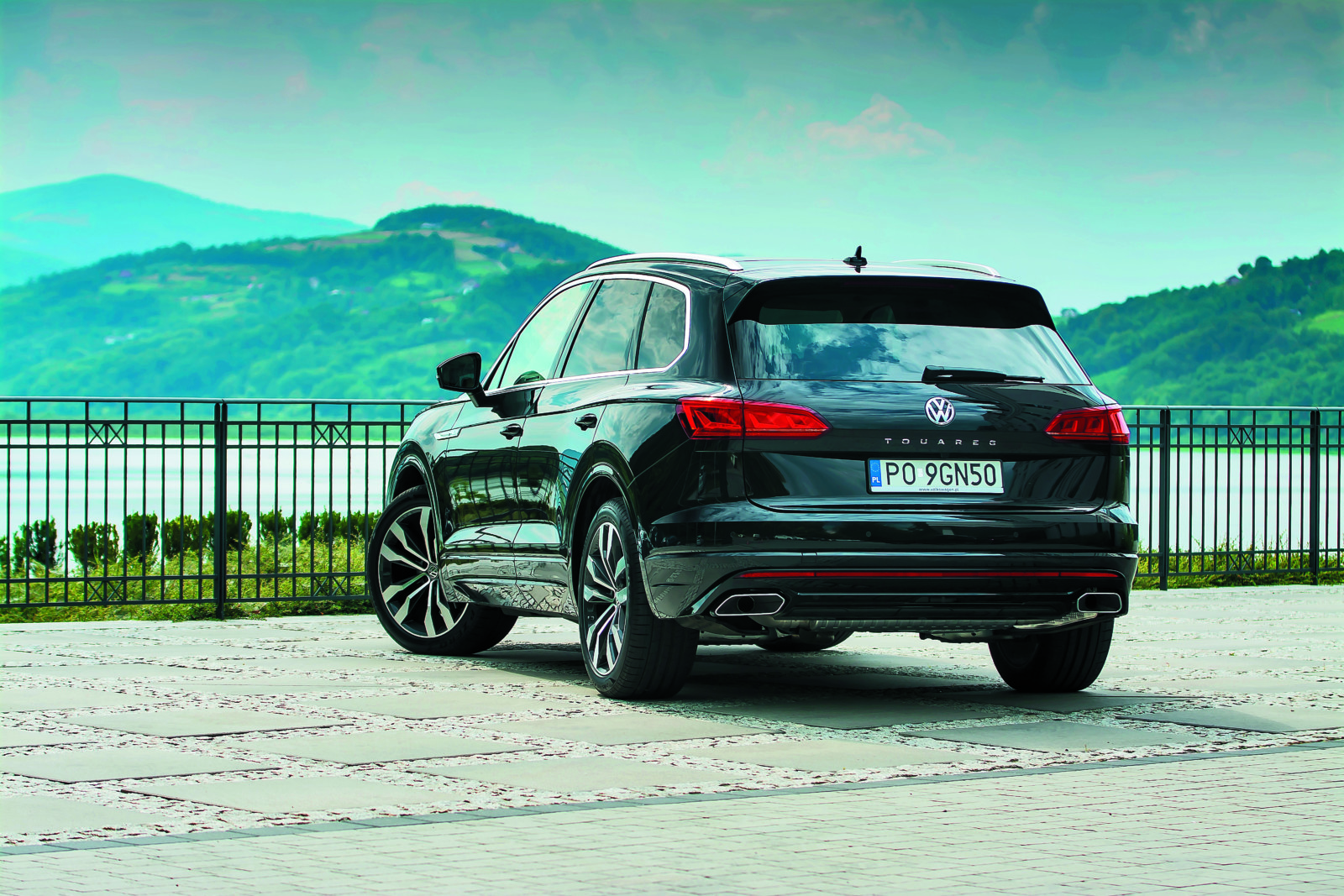 VW_Touareg_3.0_V6_TDI_R-Line