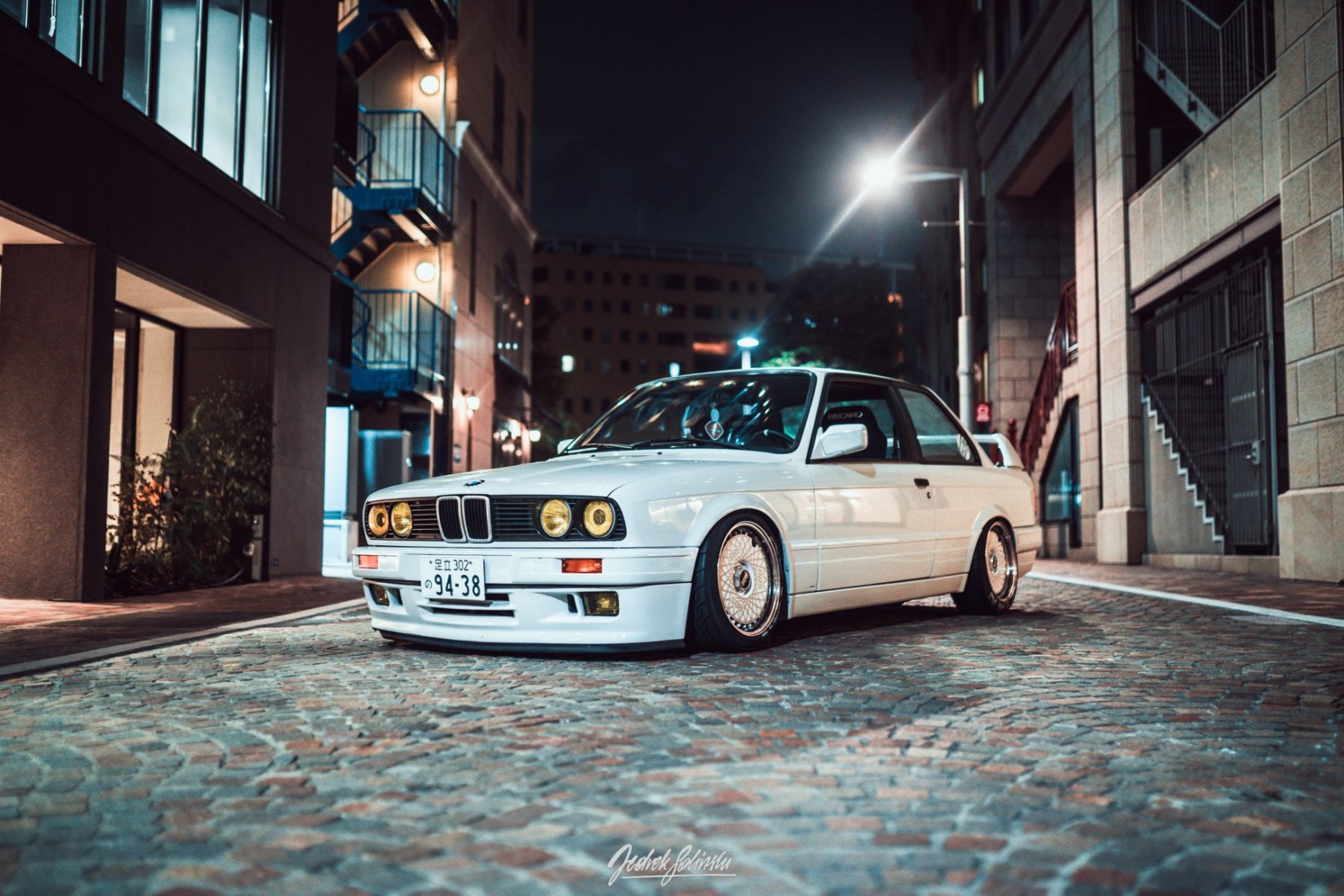BMW 325i E30 pod osłoną nocy w Tokio GALERIA Trends