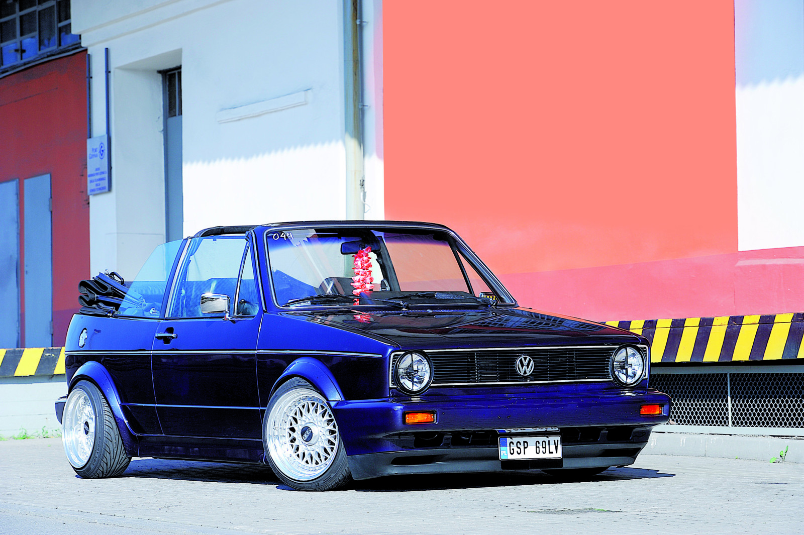 Tuning VW Golfa I Cabrio 1.8 l mrok i klasyka Trends Magazines