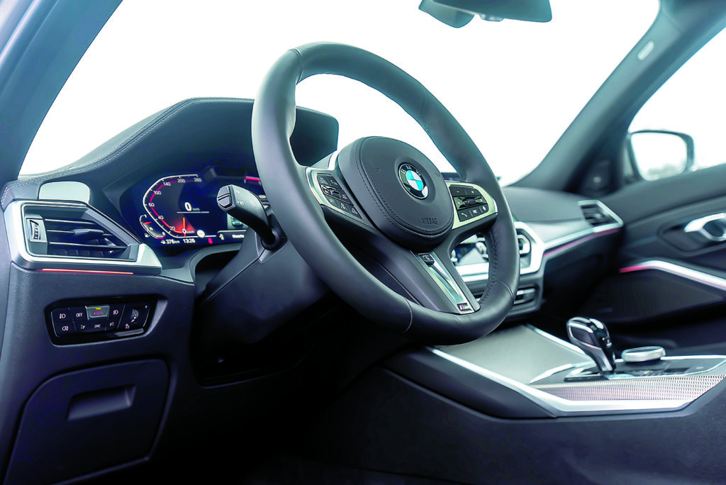 Wnętrze BMW G21 330i Touring xDrive