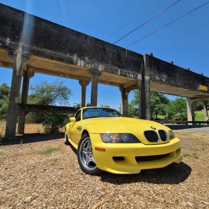 Dinan Z3 M Supercharged BMW żółte zaparkowane