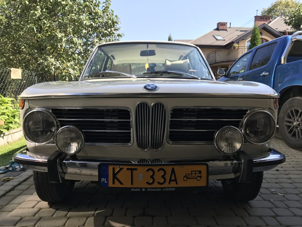 BMW E10 1802 widok z przodu po renowacji