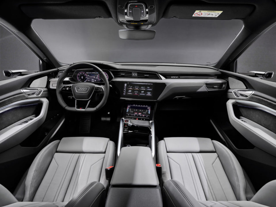 Audi e-tron S kokpit