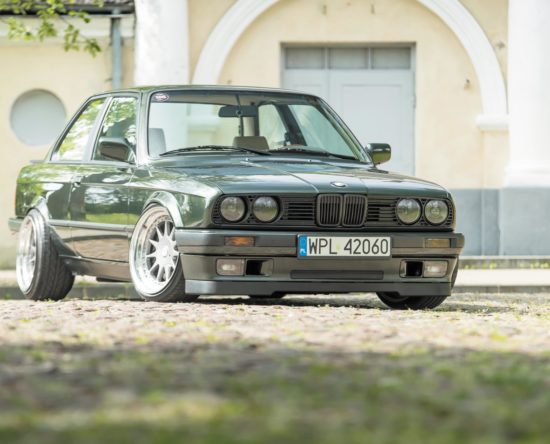 Tuning BMW E30 widok z przodu