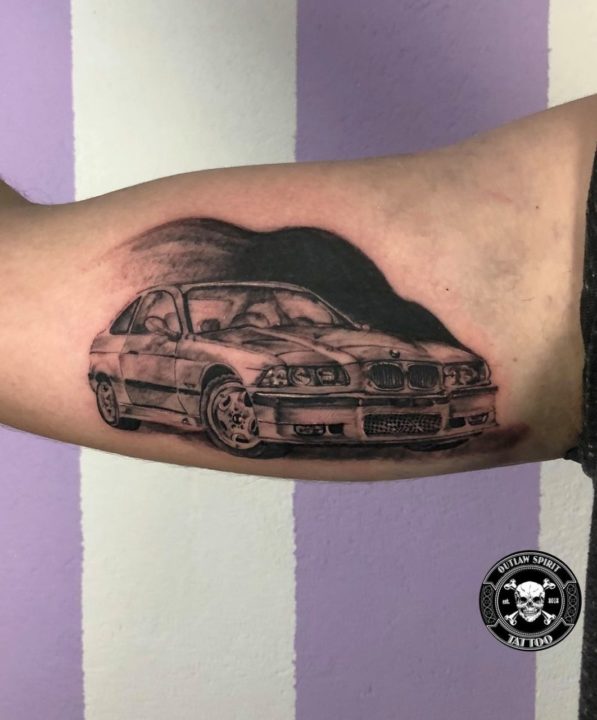 BMW tatuaż