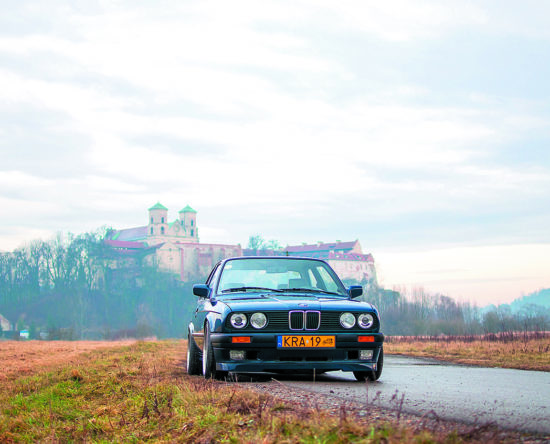 BMW E30 318 iS widok z przodu