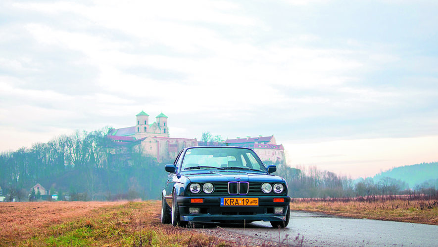 BMW E30 318 iS widok z przodu