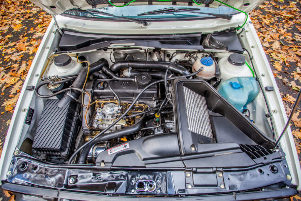 VW Golf Mk 2 GTD komora silnika