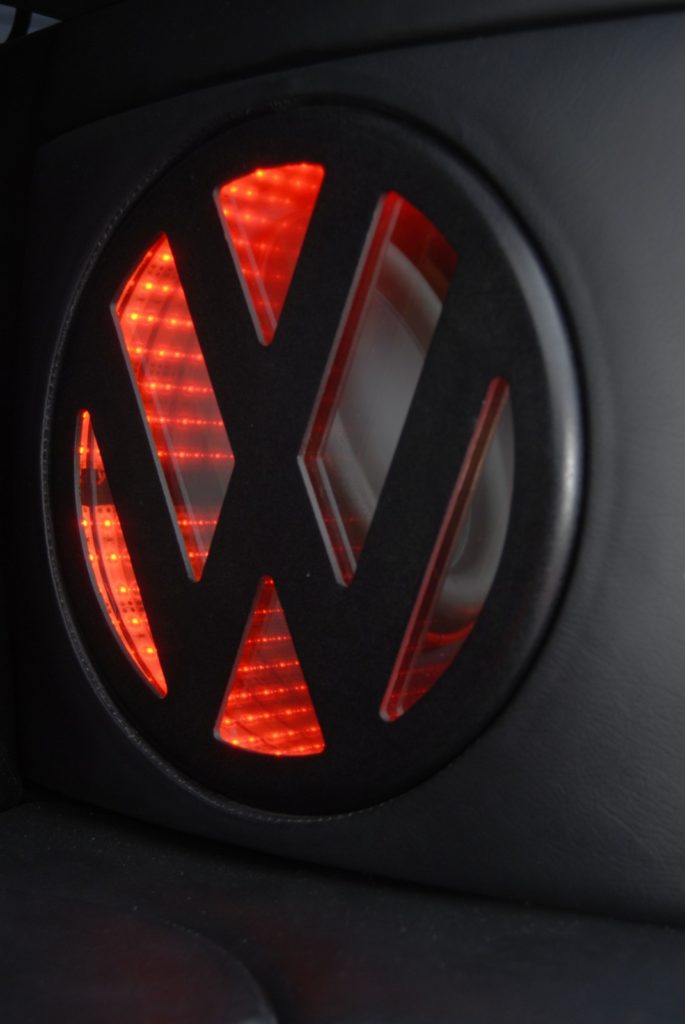 VW Passat B5 tuning podświetlony głośnik