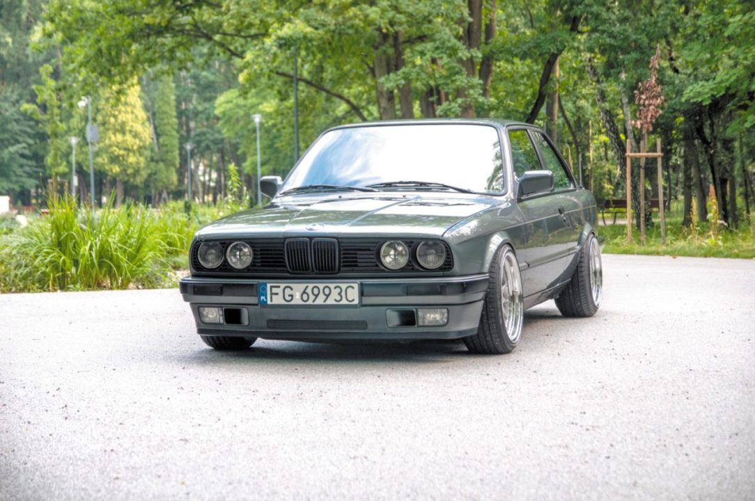 Tuning BMW E30 320i wsiok z przodu