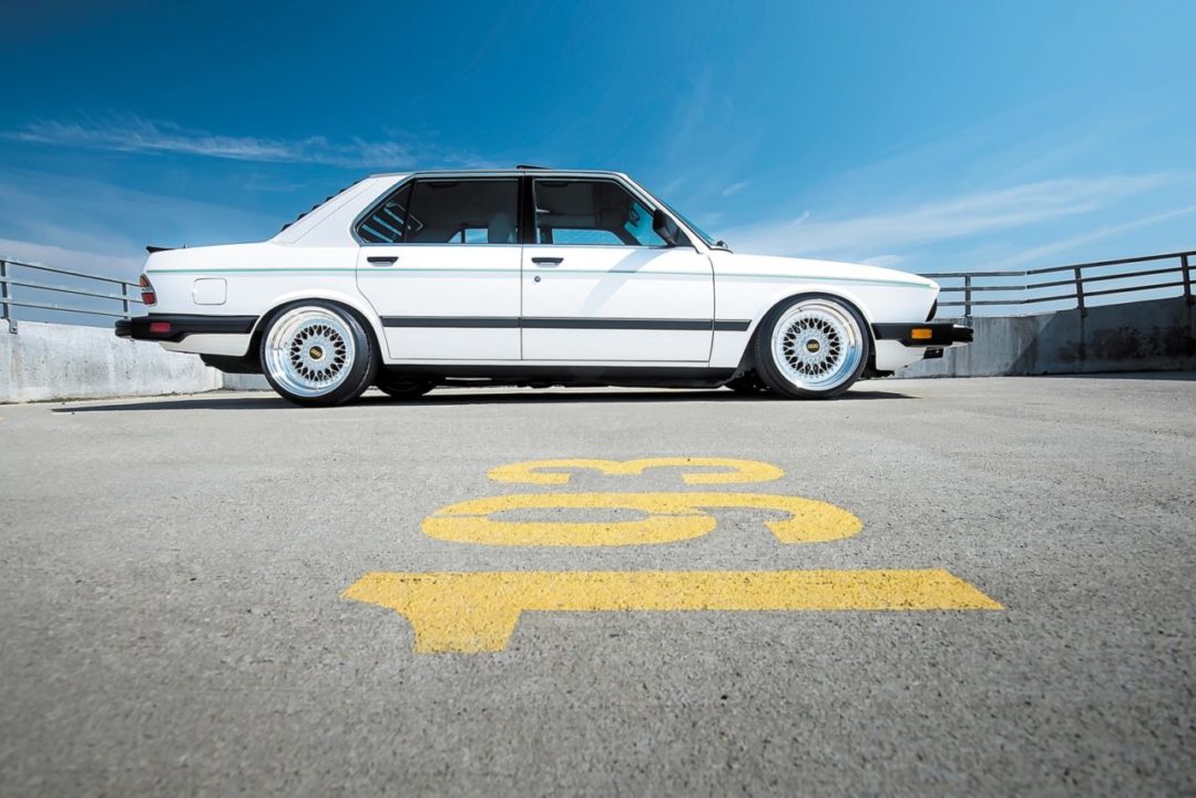 BMW E28 533i widok z boku