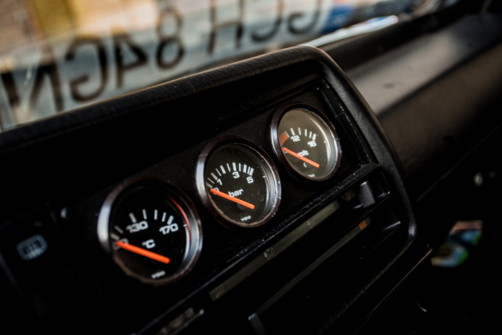 Tuning VW Golf 2 wskaźniki ciśnienia, napięcia i temperatury