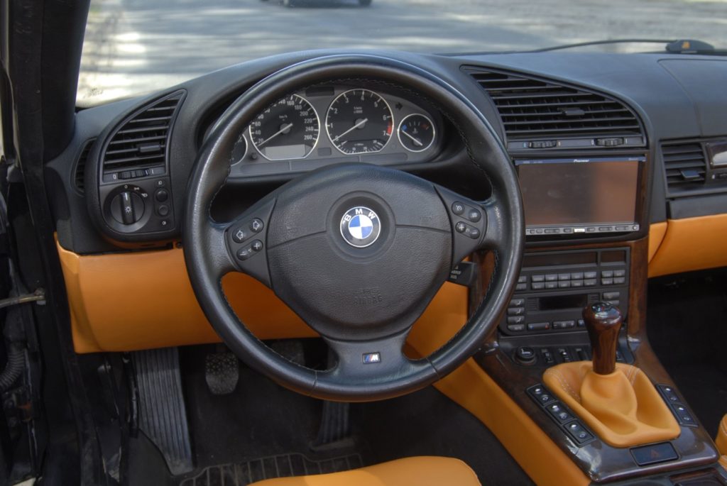 Tuning BMW E36 328iC kierownica i kokpit