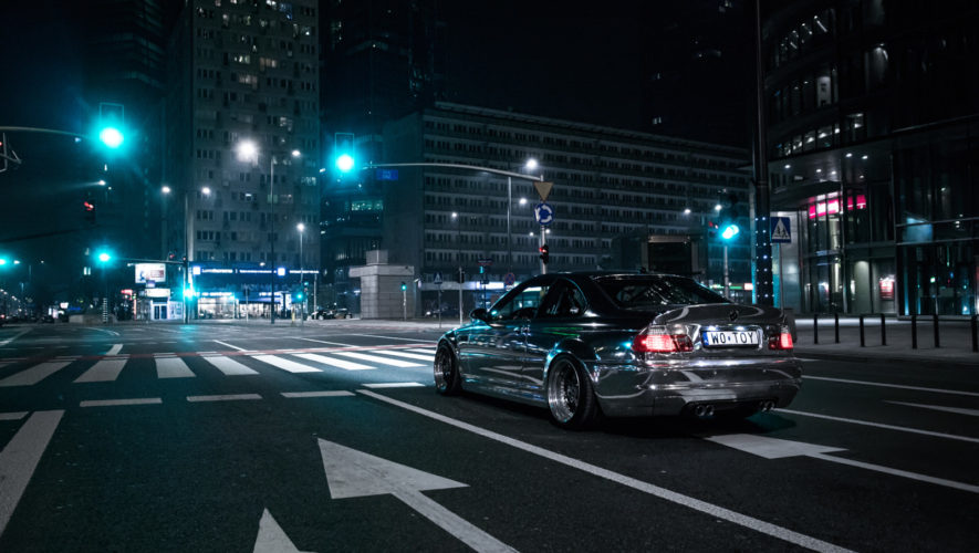 Tuning BMW E46 M3 na ulicach Warszawy nocą