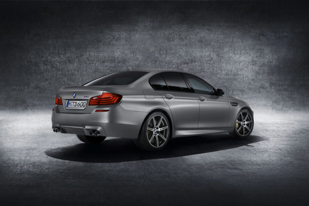 BMW M5 30 Jahre od tyłu