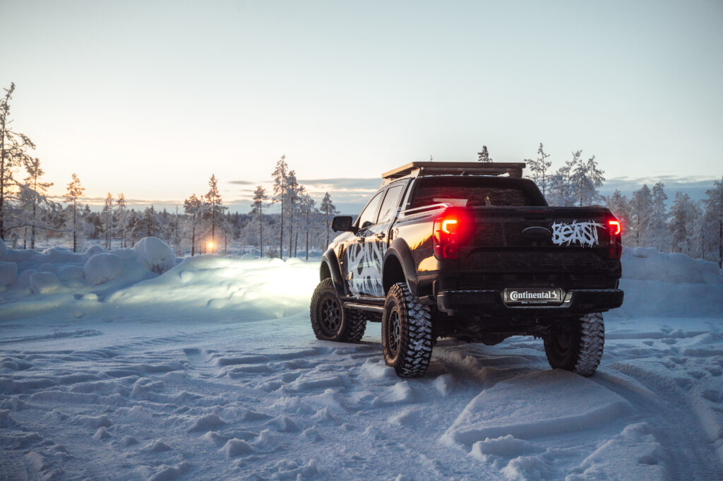 Ford_Ranger auto w zimowej scenerii