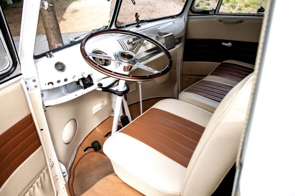 Transporter T1 Bulik 1966 r. kokpit