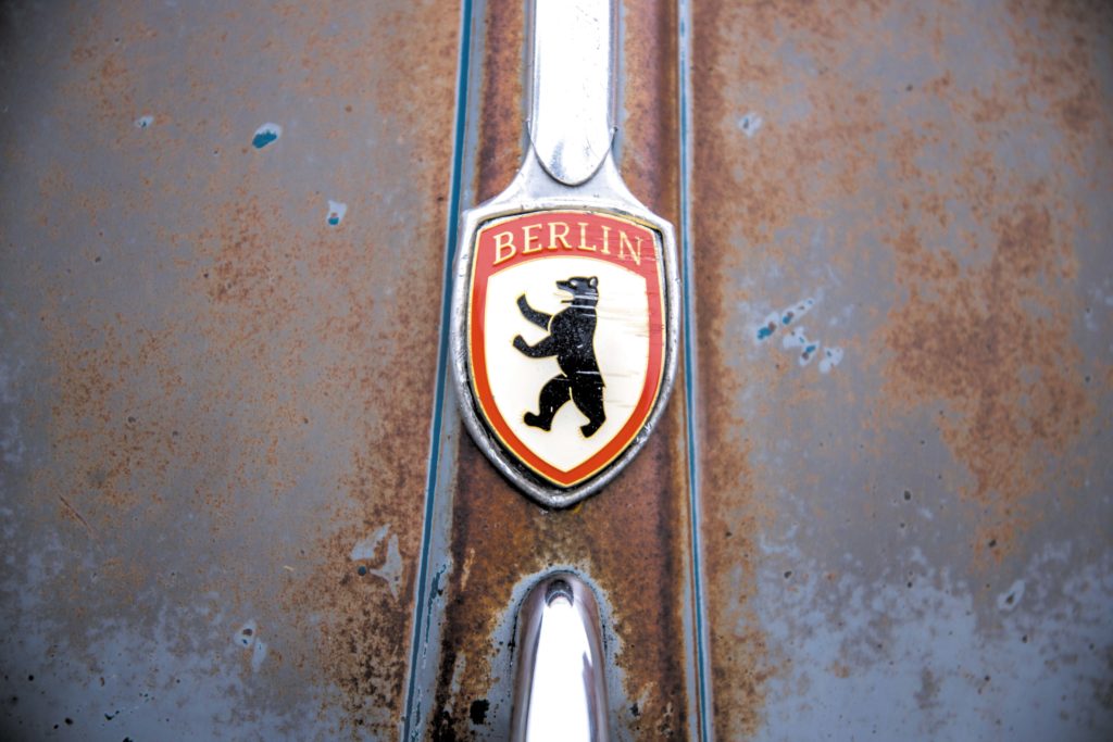 VW Garbus 1964 rok logo Berlina na masce