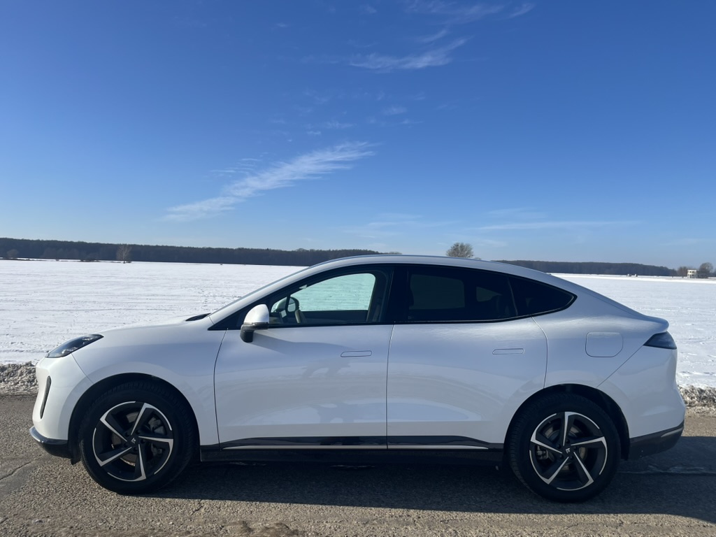 GAC Hyptec HT z boku