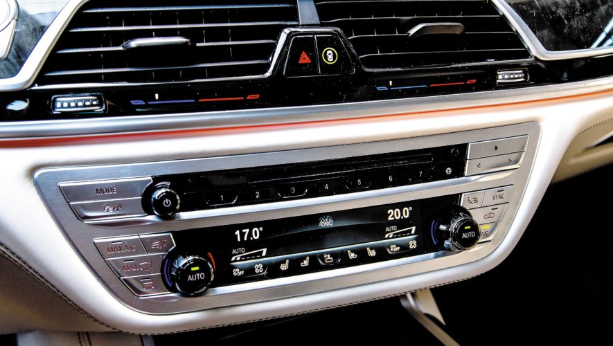 BMW 750i G11 panel audio