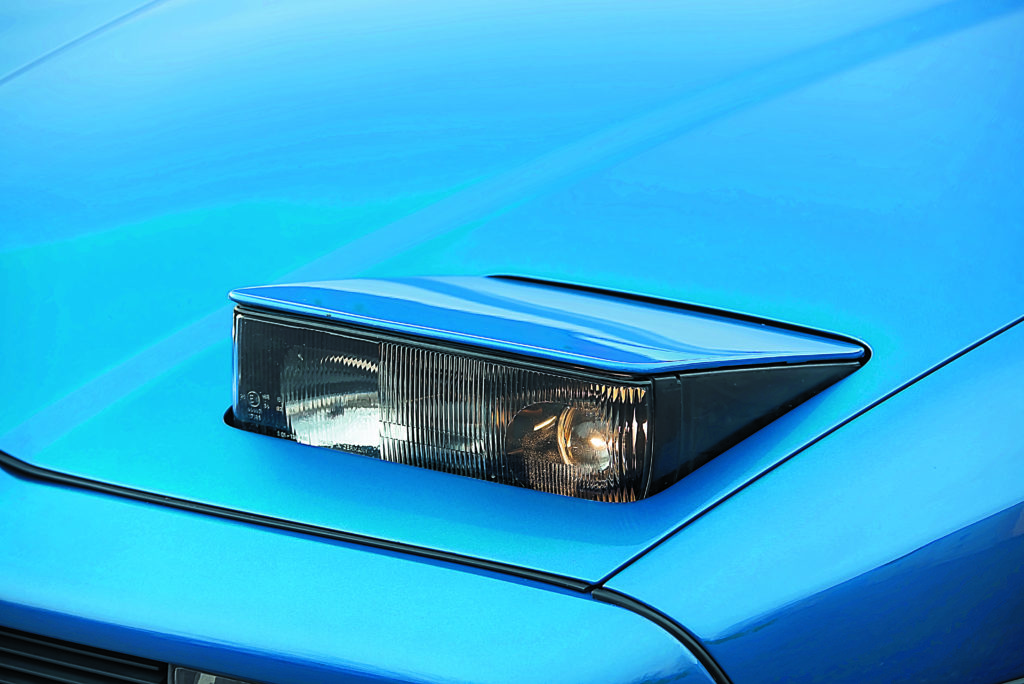 BMW-850Ci-E31-uchylny reflektor przedni