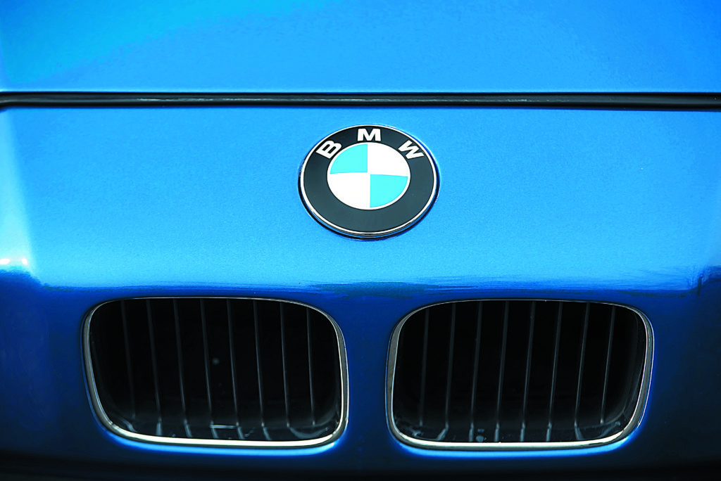 BMW-850Ci-E31-logo bmw i grill