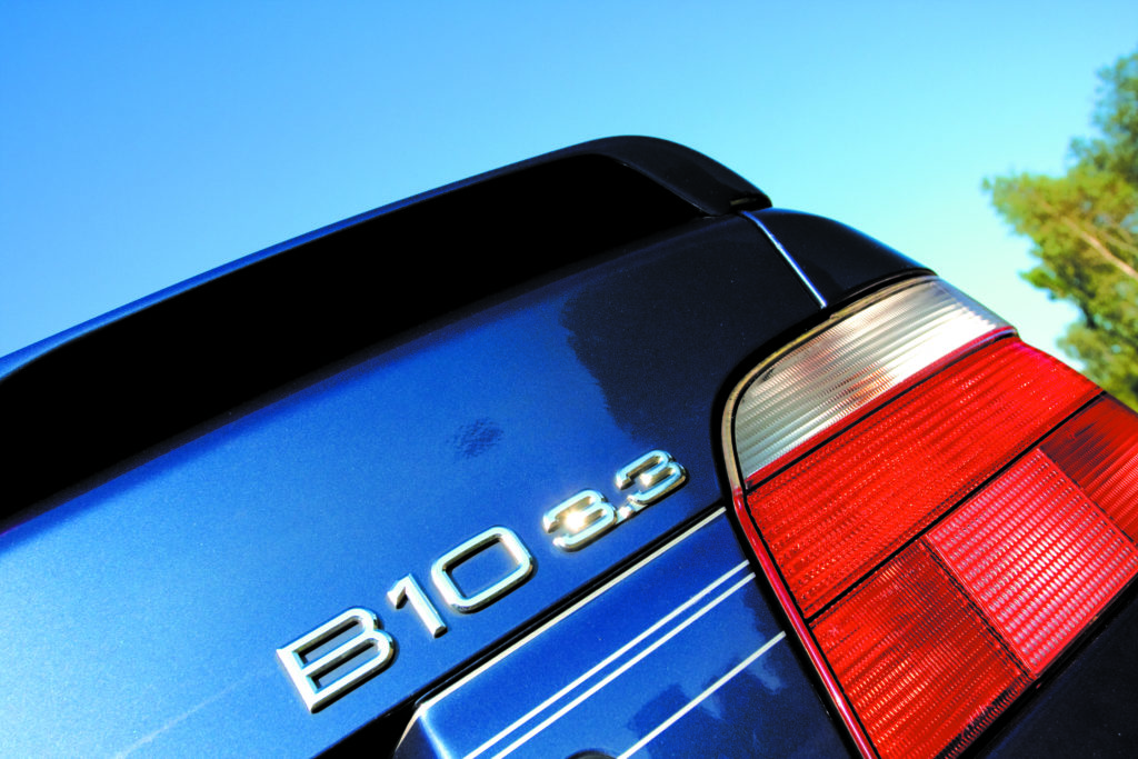 BMW-Alpina-B10-3.3-napis B10 3.3 na karoserii