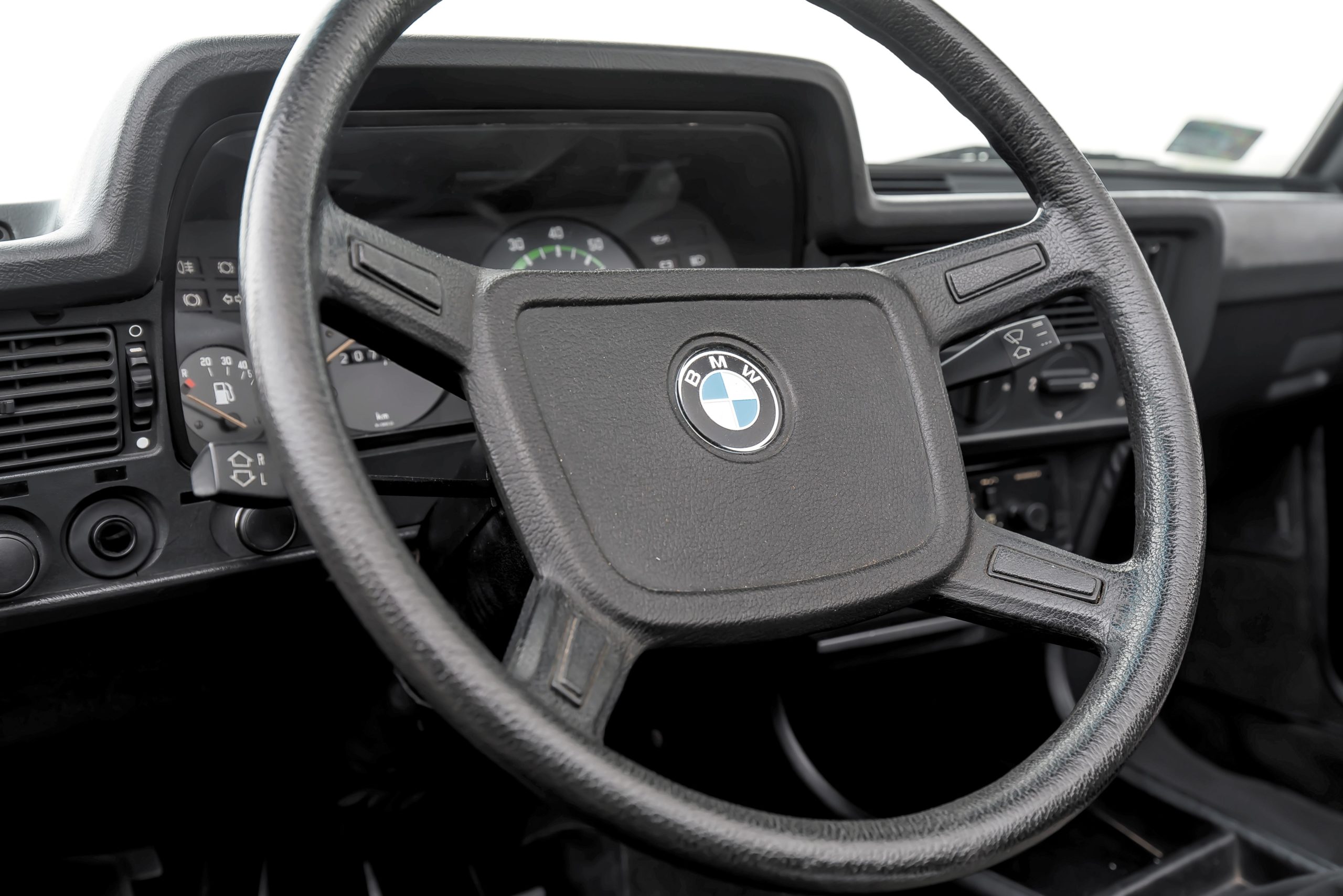 BMW-E21-Convertible-Peters-Tuning-kierownica