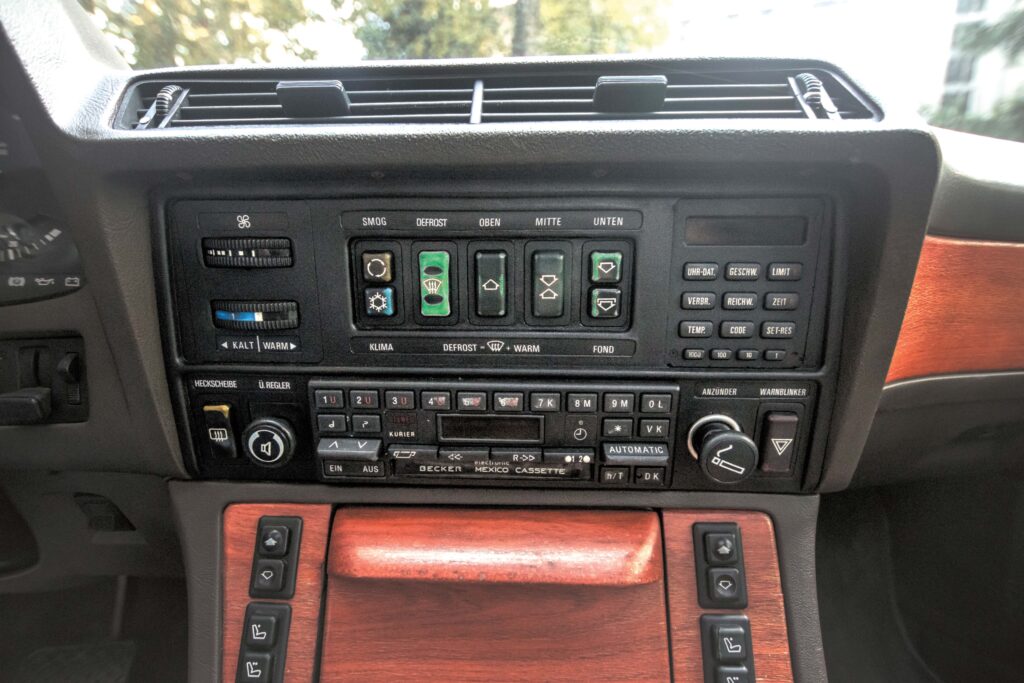 BMW E23 735i radio i komputer pokładowy