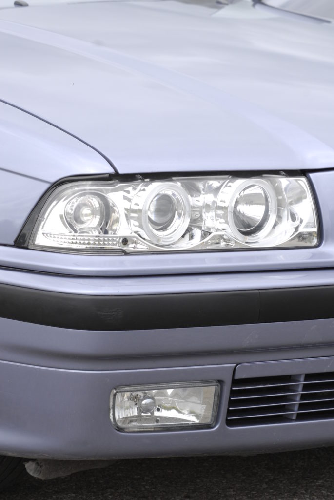 BMW E36 318is przedni reflektor