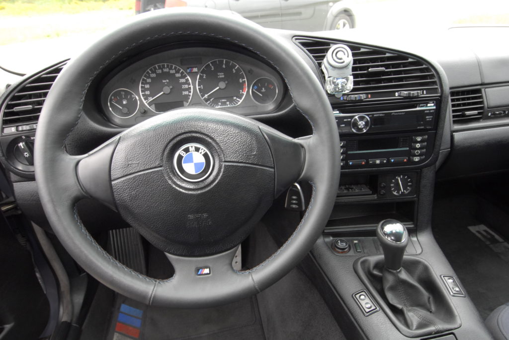 BMW E36 318is kokpit