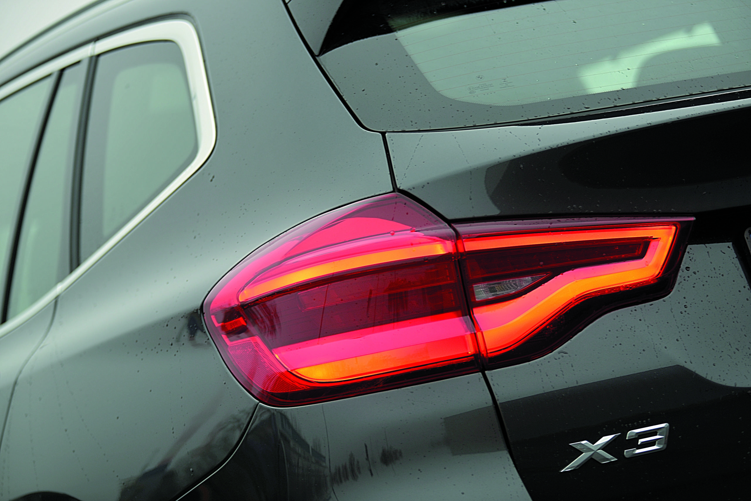 BMW-X3-30d-G01-tylna lampa