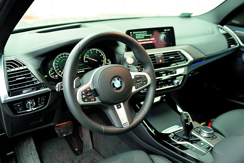 BMW-X3-30d-G01-kokpit
