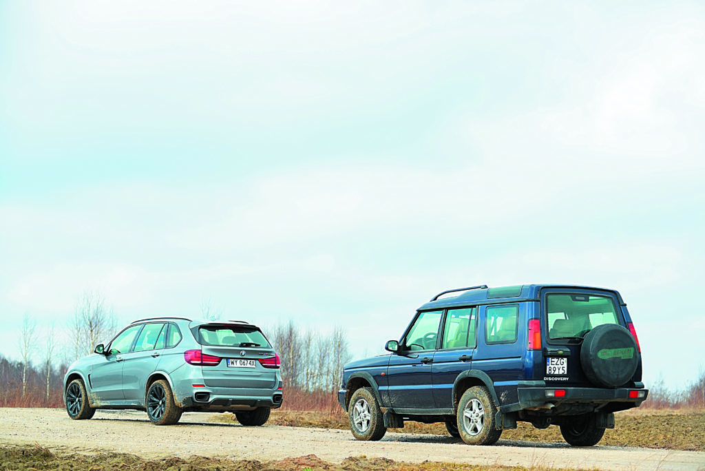 BMW X5 M50d i Land Rover Discovery 2-od tyłu