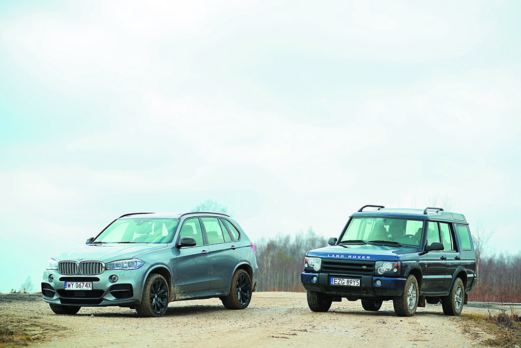 BMW X5 M50d i Land Rover Discovery 2- przodem