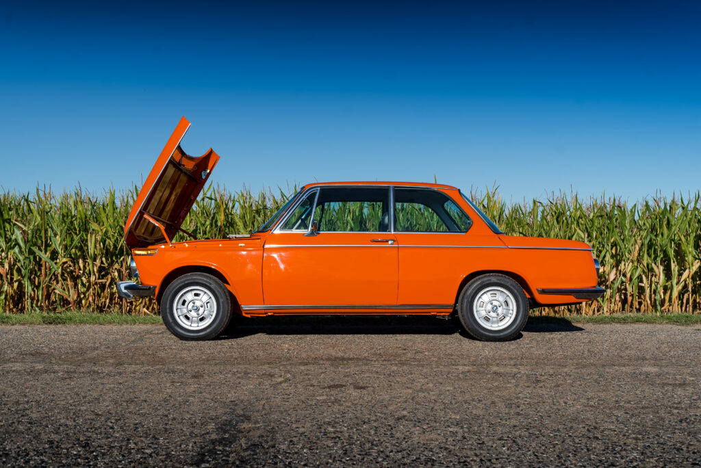 BMW_2002 _inka_orange widok z boku