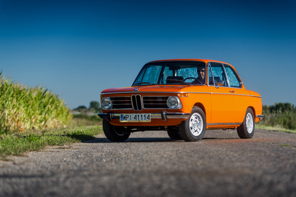 BMW_2002 _inka_orange widok od frontu