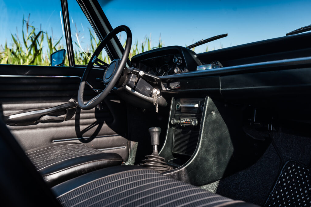 BMW_2002 _inka_orange kokpit