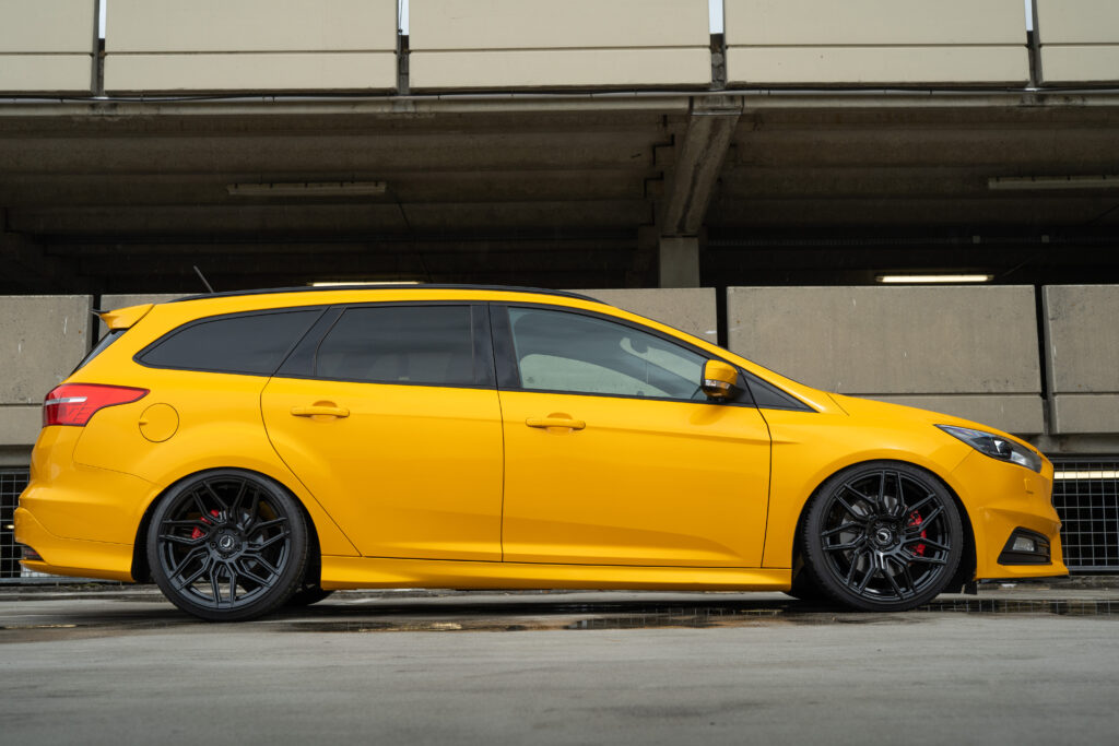Ford_Focus_ST_felgi_Dragoon_Barracuda_widok z boku