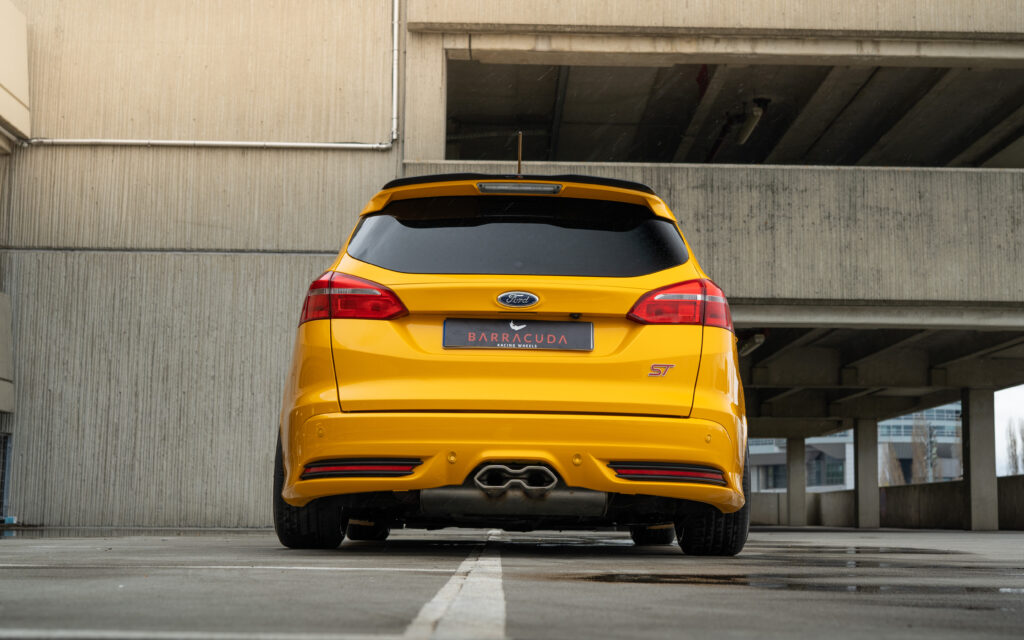 Ford_Focus_ST_felgi_Dragoon_Barracuda_widok z tyłu