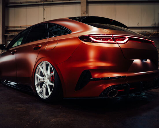 Kia_ProCeed_ z_felgami_Barracuda_Inferno_ od_tyłu