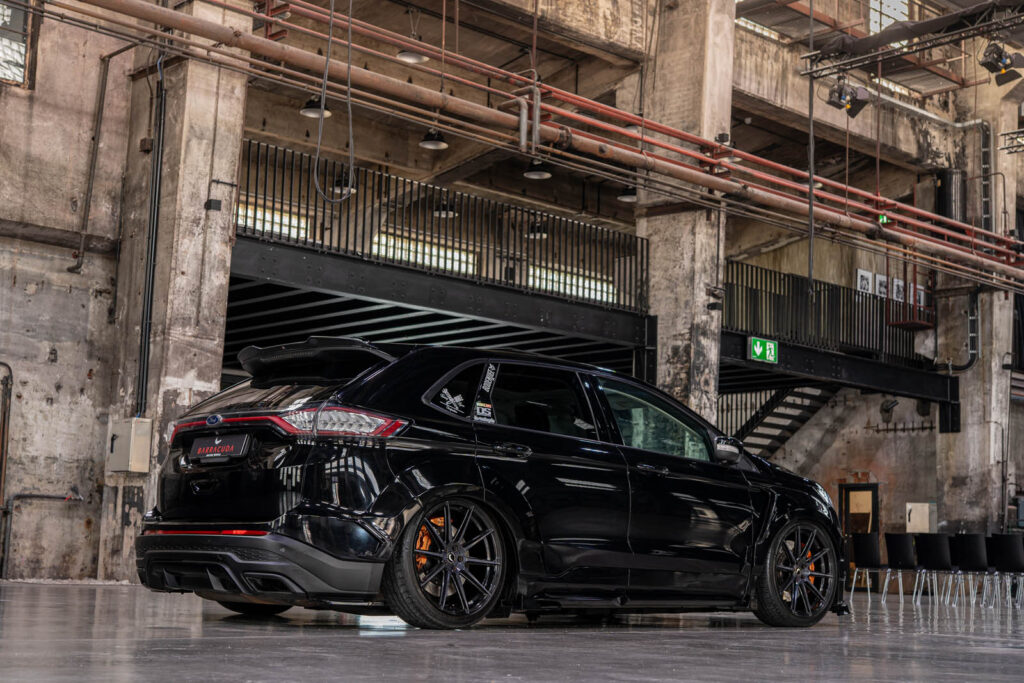 Ford_Edge_z_felga_Barracuda_Project2_od tyłu
