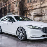 Tuning Mazdy 6 z kołami Barracuda Project 2 widok z przodu